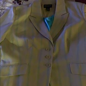 Metro style beige Aqua pin stepped skirt Suit